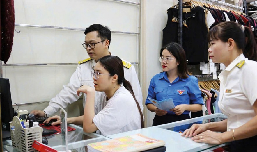 “Cầm tay chỉ việc” đưa chính sách thuế mới vào cuộc sống “Cầm tay chỉ việc” đưa chính sách thuế mới vào cuộc sống