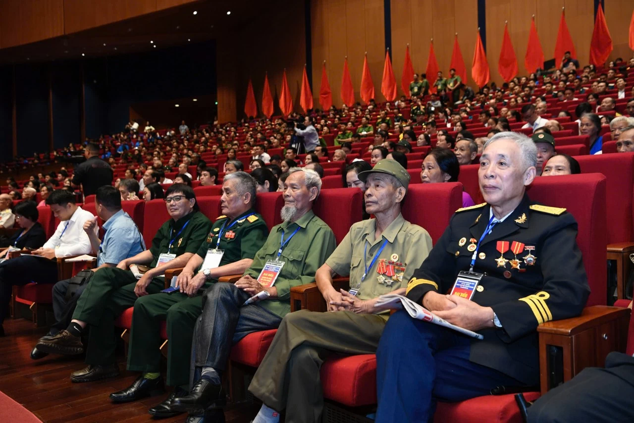 Thủ tướng Lê Minh Hưng: Sự hy sinh của các thế hệ cha anh sẽ mãi mãi được khắc ghi trong lòng dân tộc*