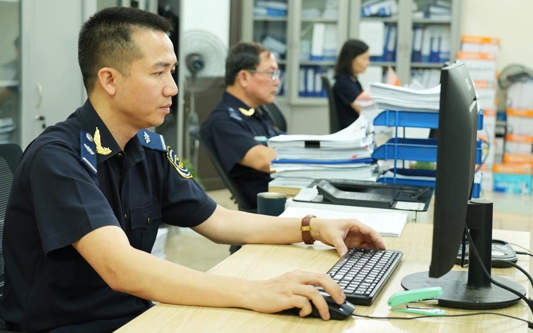 Hải quan hướng dẫn thực hiện chính sách thuế giá trị gia tăng với hàng tạm nhập - tái xuất