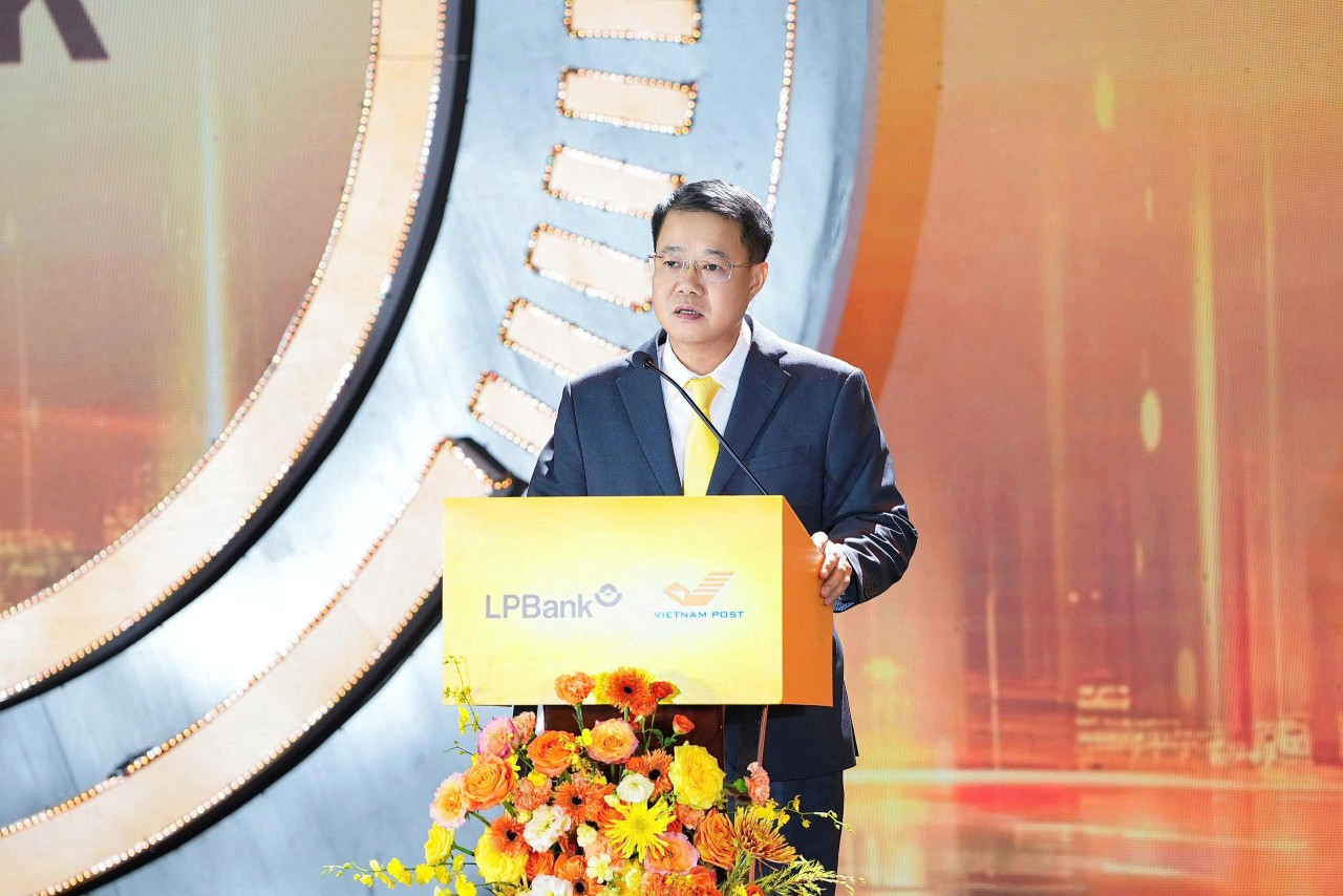 Ông Nguyễn Trường Giang – Chủ tịch Hội đồng thành viên Vietnam Post phát biểu tại sự kiện Ông Nguyễn Trường Giang – Chủ tịch Hội đồng thành viên Vietnam Post phát biểu tại sự kiện