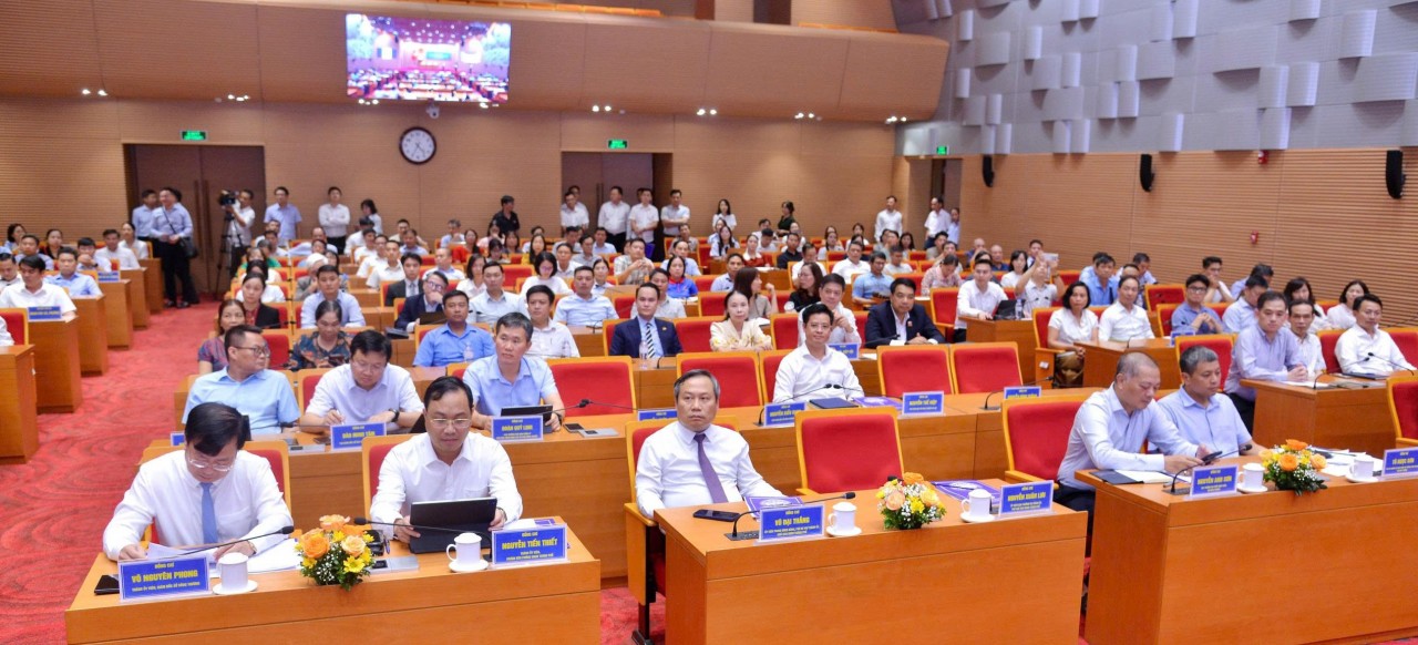 Hà Nội đặt mục tiêu khai thác hiệu quả ba động lực tăng trưởng: Sản xuất, tiêu dùng và xuất khẩu Hà Nội đặt mục tiêu khai thác hiệu quả ba động lực tăng trưởng: Sản xuất, tiêu dùng và xuất khẩu