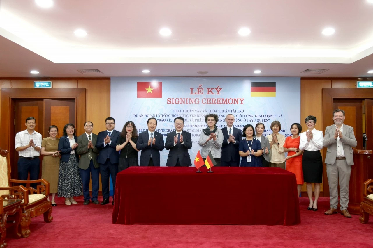 Bộ Tài chính và KfW ký thỏa thuận vay và viện trợ hơn 60 triệu EUR cho 2 dự án ứng phó biến đổi khí hậu và bảo vệ rừng Bộ Tài chính và KfW ký thỏa thuận vay và viện trợ hơn 60 triệu EUR cho 2 dự án ứng phó biến đổi khí hậu và bảo vệ rừng