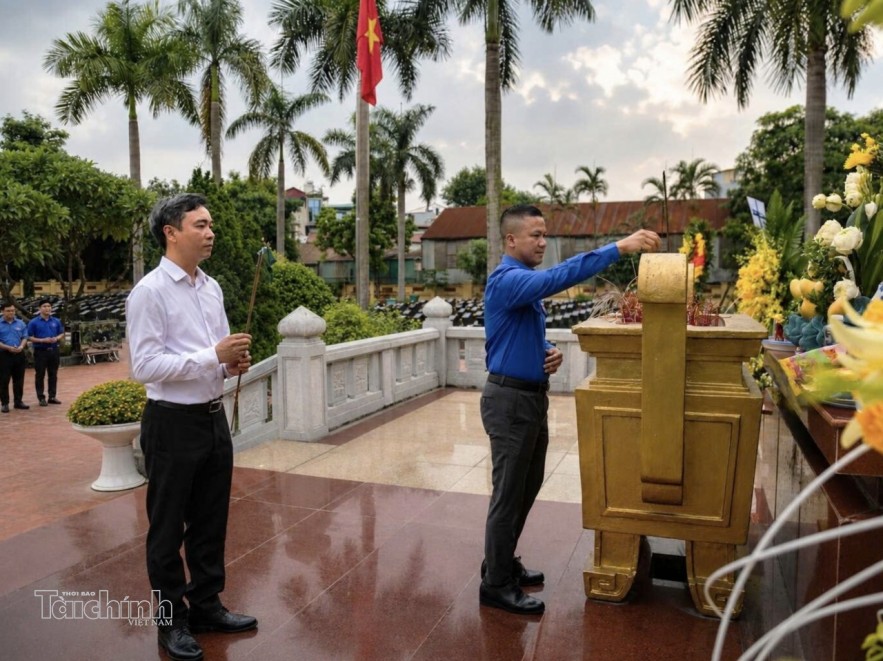 Tuổi trẻ Bộ Tài chính thắp sáng ngọn lửa tri ân các Anh hùng Liệt sĩ