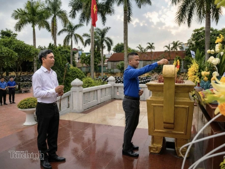 Tuổi trẻ Bộ Tài chính thắp sáng ngọn lửa tri ân các Anh hùng Liệt sĩ