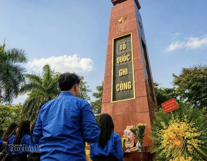 Tuổi trẻ Bộ Tài chính thắp sáng ngọn lửa tri ân các Anh hùng Liệt sĩ