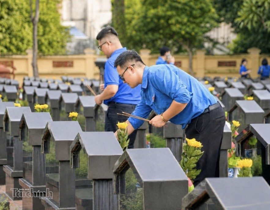 Tuổi trẻ Bộ Tài chính thắp sáng ngọn lửa tri ân các Anh hùng Liệt sĩ