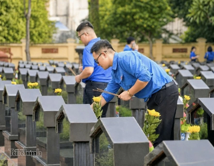 Tuổi trẻ Bộ Tài chính thắp sáng ngọn lửa tri ân các Anh hùng Liệt sĩ