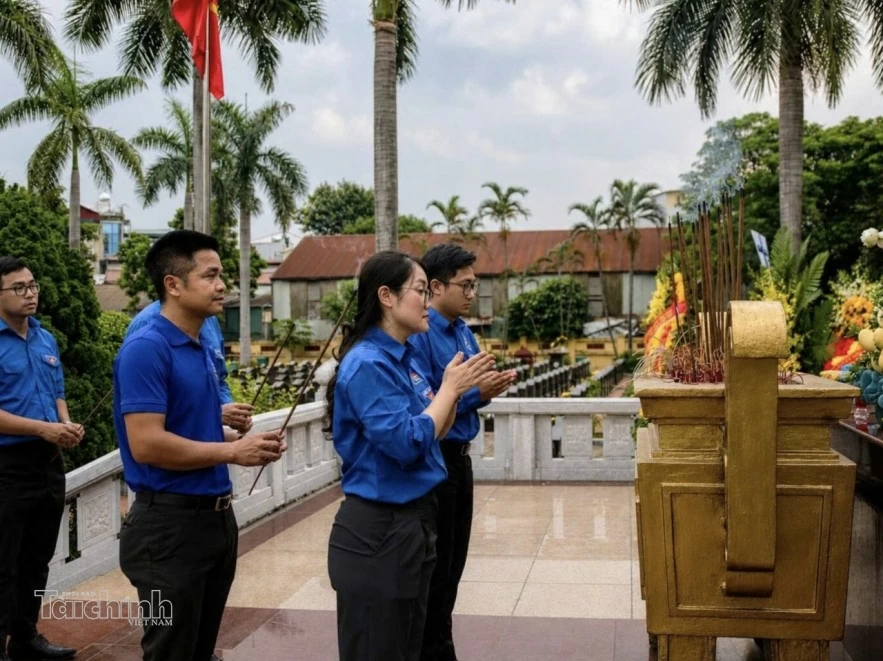 Tuổi trẻ Bộ Tài chính thắp sáng ngọn lửa tri ân các Anh hùng Liệt sĩ