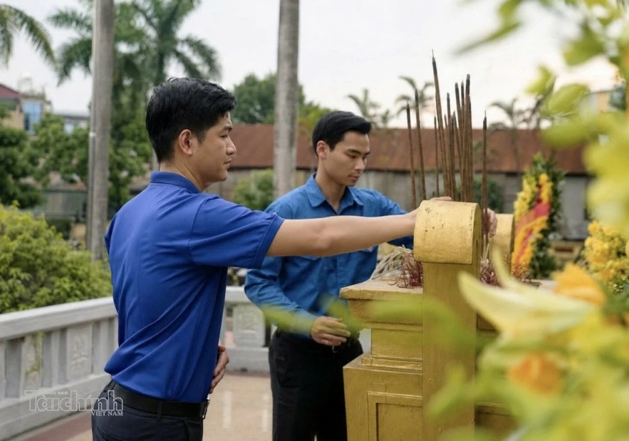 Tuổi trẻ Bộ Tài chính thắp sáng ngọn lửa tri ân các Anh hùng Liệt sĩ