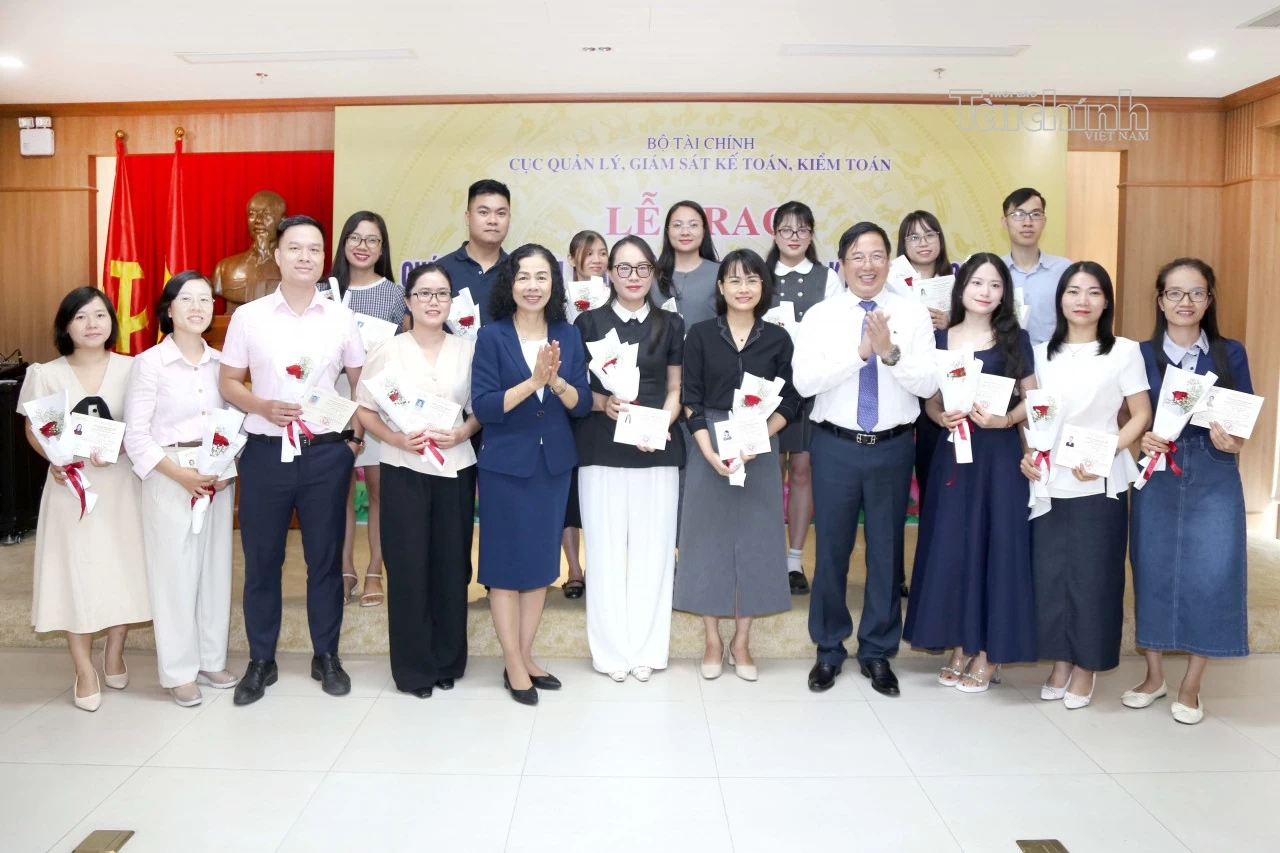 Bộ Tài chính tổ chức trao Chứng chỉ kiểm toán viên, kế toán viên kỳ thi năm 2025