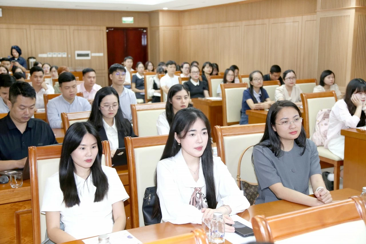 Bộ Tài chính tổ chức trao Chứng chỉ kiểm toán viên, kế toán viên kỳ thi năm 2025
