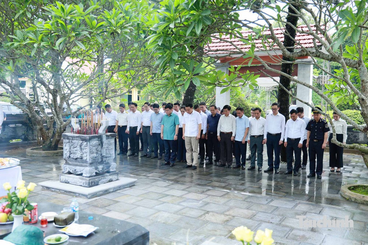 Về nguồn tri ân các thế hệ cán bộ ngành Tài chính Về nguồn tri ân các thế hệ cán bộ ngành Tài chính