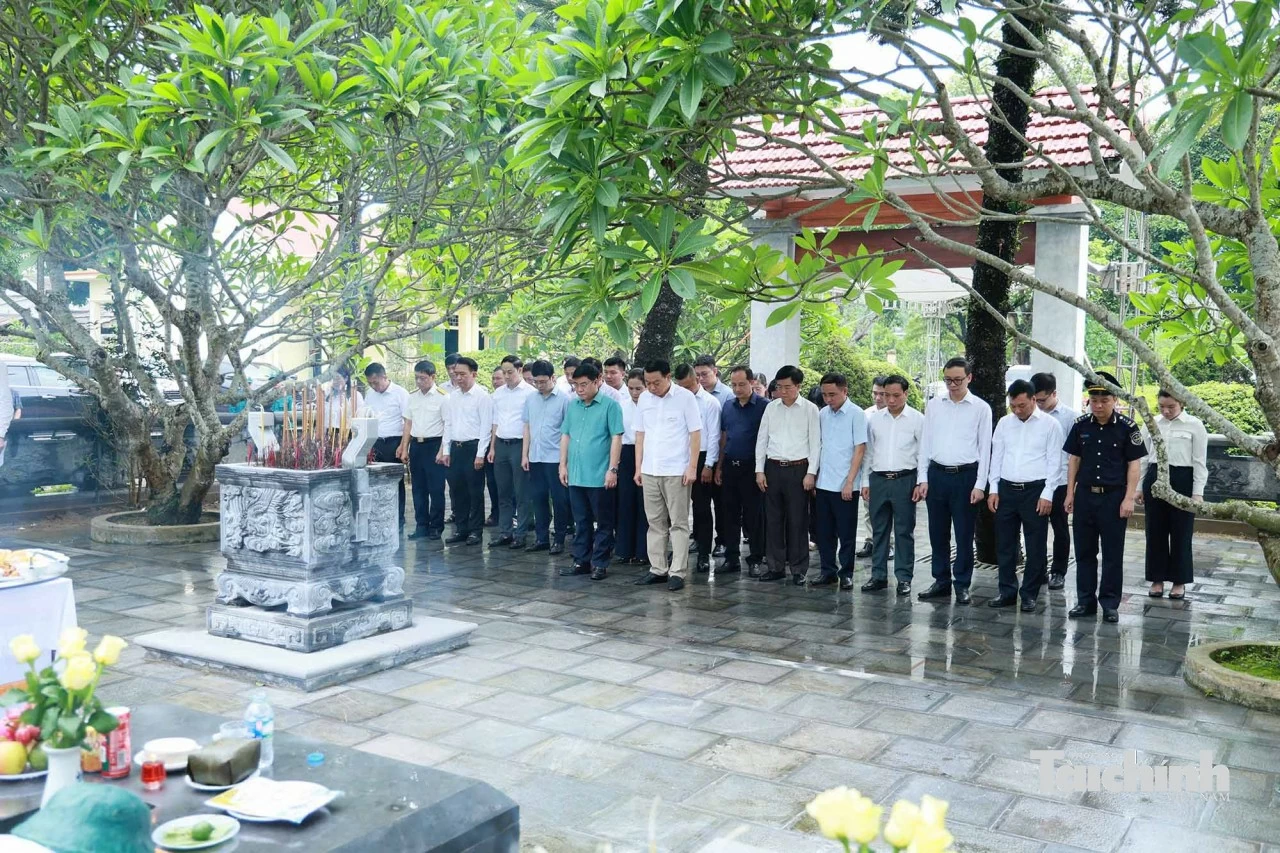 Về nguồn tri ân các thế hệ cán bộ ngành Tài chính Về nguồn tri ân các thế hệ cán bộ ngành Tài chính