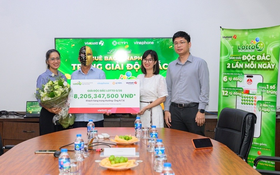 Cựu quân nhân tại Cần Thơ nhận tin trúng độc đắc xổ số quay nhanh Lotto 5/35 hơn 8,2 tỷ đồng khi đang làm vườn