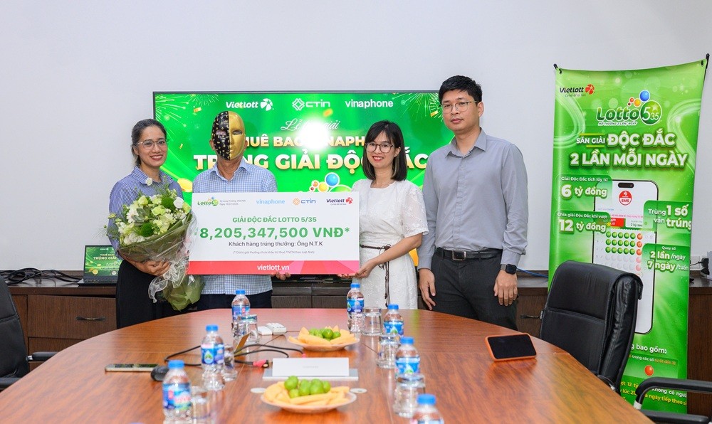 Cựu quân nhân tại Cần Thơ nhận tin trúng độc đắc xổ số quay nhanh Lotto 5/35 hơn 8,2 tỷ đồng khi đang làm vườn