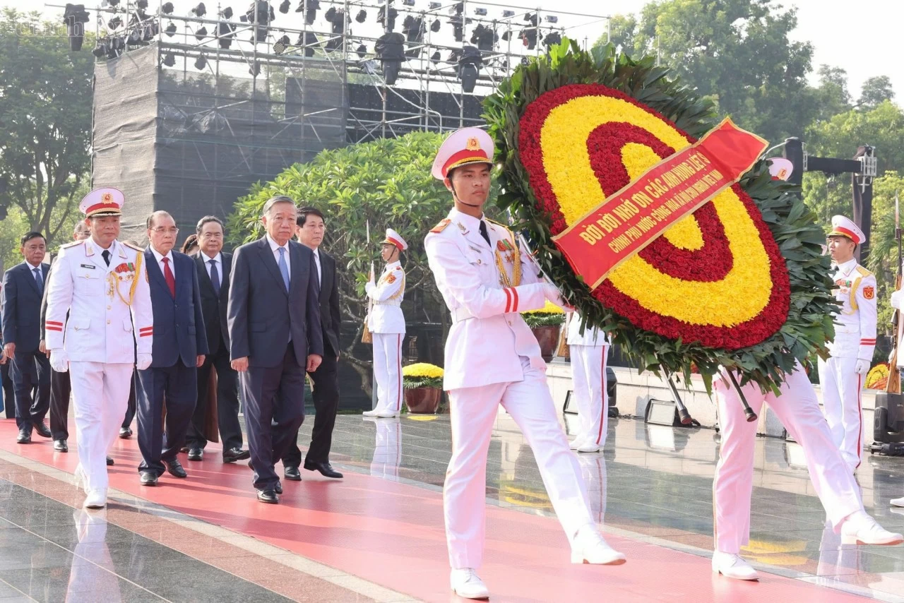 79 năm Ngày Thương binh-Liệt sĩ: Lãnh đạo Đảng, Nhà nước tưởng niệm các Anh hùng liệt sĩ và viếng Chủ tịch Hồ Chí Minh 79 năm Ngày Thương binh-Liệt sĩ: Lãnh đạo Đảng, Nhà nước tưởng niệm các Anh hùng liệt sĩ và viếng Chủ tịch Hồ Chí Minh
