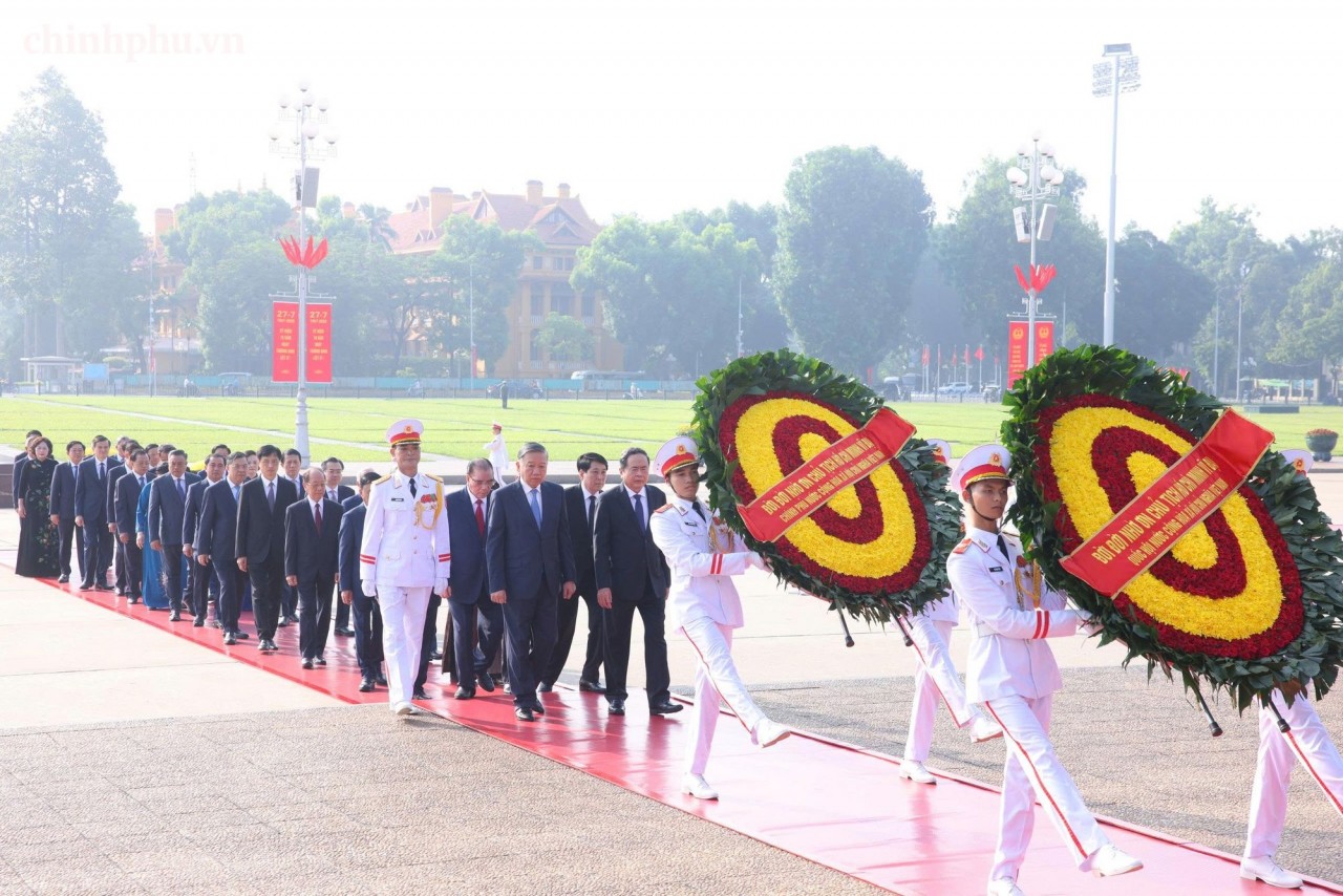 79 năm Ngày Thương binh-Liệt sĩ: Lãnh đạo Đảng, Nhà nước tưởng niệm các Anh hùng liệt sĩ và viếng Chủ tịch Hồ Chí Minh