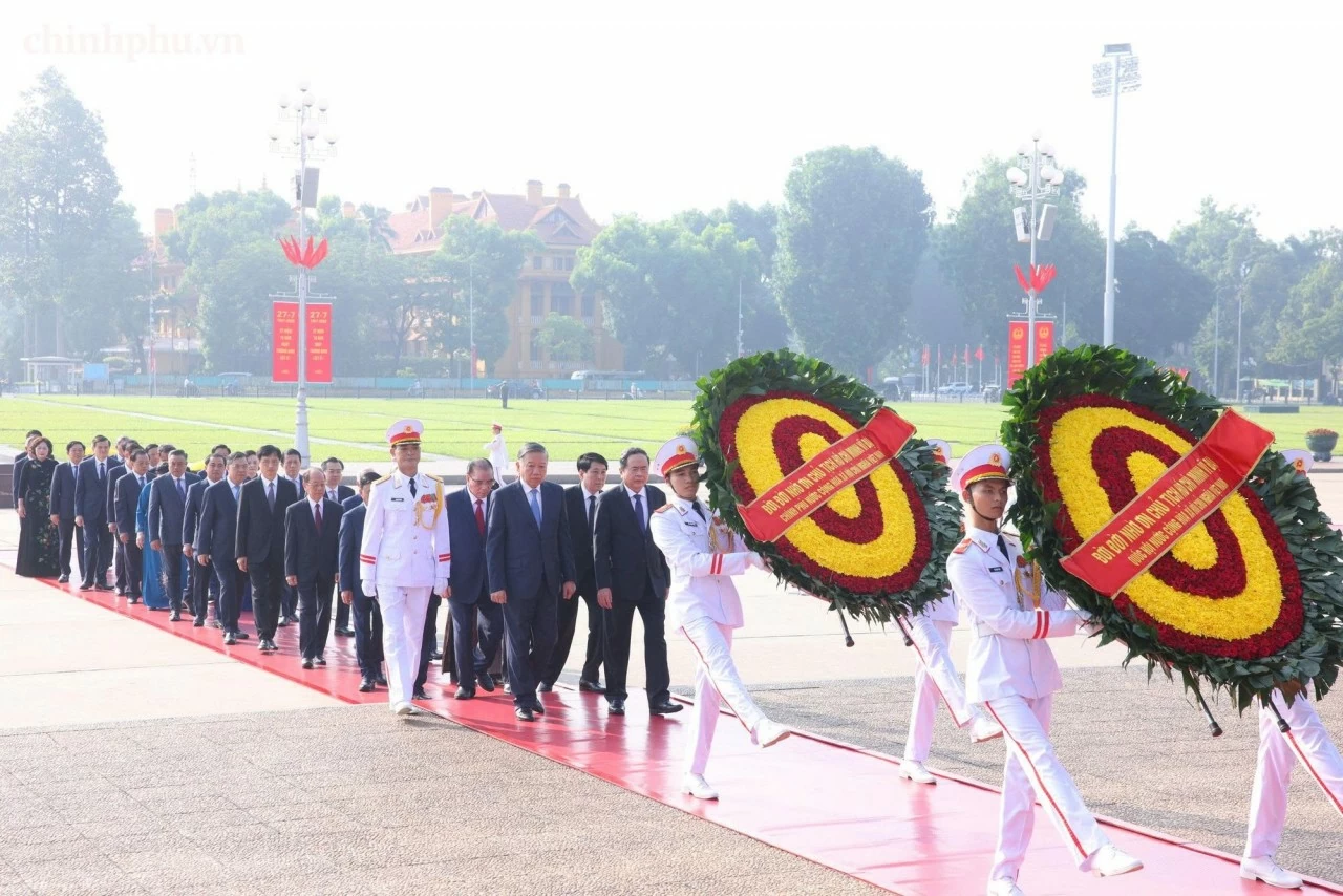 79 năm Ngày Thương binh-Liệt sĩ: Lãnh đạo Đảng, Nhà nước tưởng niệm các Anh hùng liệt sĩ và viếng Chủ tịch Hồ Chí Minh 79 năm Ngày Thương binh-Liệt sĩ: Lãnh đạo Đảng, Nhà nước tưởng niệm các Anh hùng liệt sĩ và viếng Chủ tịch Hồ Chí Minh
