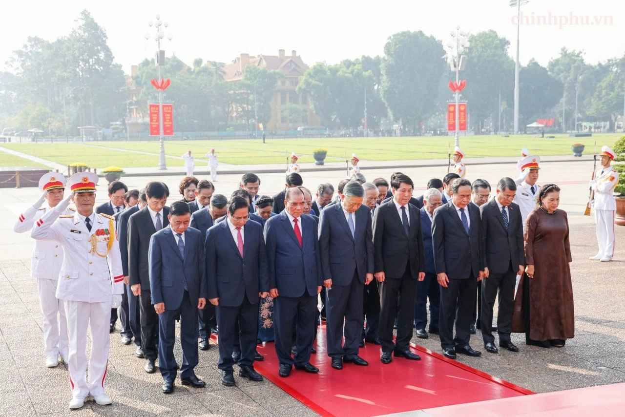 79 năm Ngày Thương binh-Liệt sĩ: Lãnh đạo Đảng, Nhà nước tưởng niệm các Anh hùng liệt sĩ và viếng Chủ tịch Hồ Chí Minh 79 năm Ngày Thương binh-Liệt sĩ: Lãnh đạo Đảng, Nhà nước tưởng niệm các Anh hùng liệt sĩ và viếng Chủ tịch Hồ Chí Minh