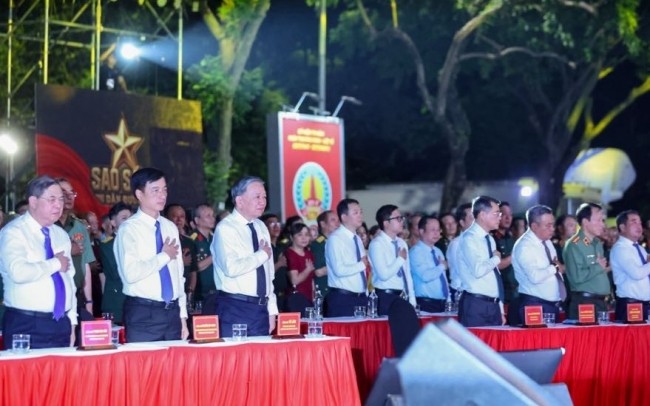 Chương trình cầu truyền hình "Sao sáng dẫn đường": Tôn vinh và tri ân sự hy sinh cao cả của các Anh hùng liệt sĩ