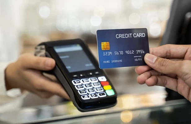 Ngân hàng Nhà nước cảnh báo tình trạng đánh tráo chip thẻ, yêu cầu minh bạch phí thẻ tín dụng