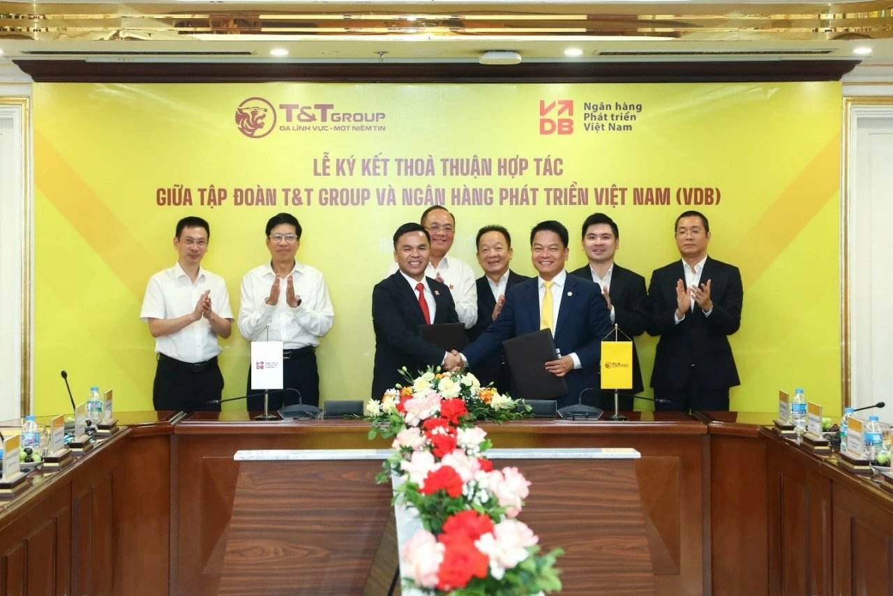 Tập đoàn của Bầu Hiển mở rộng hợp tác vốn, bắt tay VDB cho loạt dự án chiến lược Tập đoàn của Bầu Hiển mở rộng hợp tác vốn, bắt tay VDB cho loạt dự án chiến lược