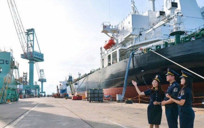 Nhập khẩu nguyên liệu tăng trong tháng 7, Hải quan cảng Nha Trang thu ngân sách hơn 62 tỷ đồng
