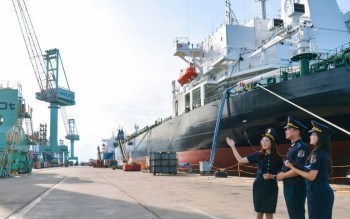 Nhập khẩu nguyên liệu tăng trong tháng 7, Hải quan cảng Nha Trang thu ngân sách hơn 62 tỷ đồng