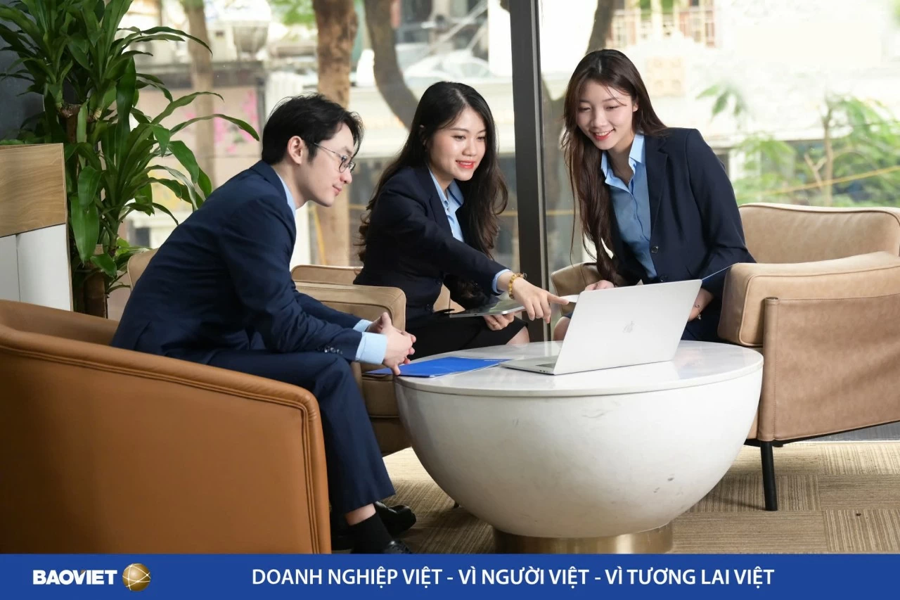 Tập đoàn Bảo Việt (BVH): Tổng doanh thu hợp nhất 6 tháng đầu năm 2026 đạt hơn 32.000 tỷ đồng, tăng trưởng 9,2% Tập đoàn Bảo Việt (BVH): Tổng doanh thu hợp nhất 6 tháng đầu năm 2026 đạt hơn 32.000 tỷ đồng, tăng trưởng 9,2%