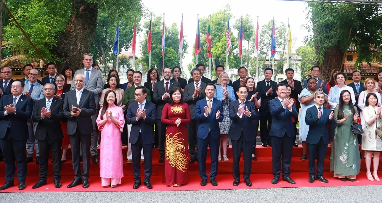 Việt Nam khẳng định cam kết gắn bó và phát triển cùng ASEAN Việt Nam khẳng định cam kết gắn bó và phát triển cùng ASEAN