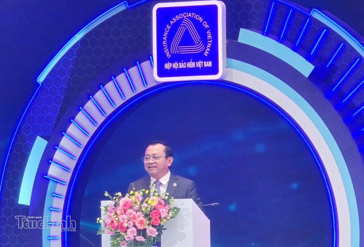 Thứ trưởng Lê Tấn Cận: Thị trường bảo hiểm Việt Nam cần chuyển mạnh sang phát triển theo chiều sâu