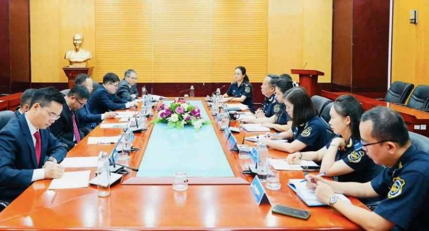 Hải quan Việt Nam - Trung Quốc đẩy mạnh hợp tác ngăn chặn buôn lậu thuốc lá