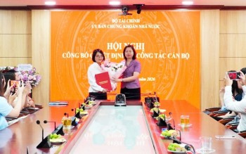 Ủy ban Chứng khoán Nhà nước công bố và trao quyết định bổ nhiệm Trưởng ban Quản lý kinh doanh chứng khoán