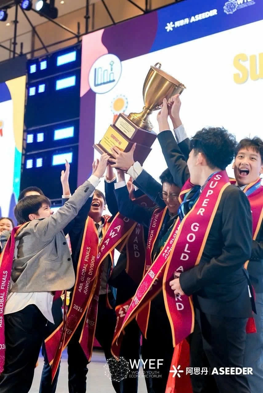 Việt Nam lần đầu lên ngôi vô địch với giải Siêu Vàng tại Diễn đàn Kinh tế Thanh niên Thế giới Việt Nam lần đầu lên ngôi vô địch với giải Siêu Vàng tại Diễn đàn Kinh tế Thanh niên Thế giới