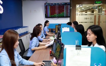 Chứng khoán ngày 5/8: VN-Index giảm nhẹ, khối ngoại nối dài chuỗi mua ròng