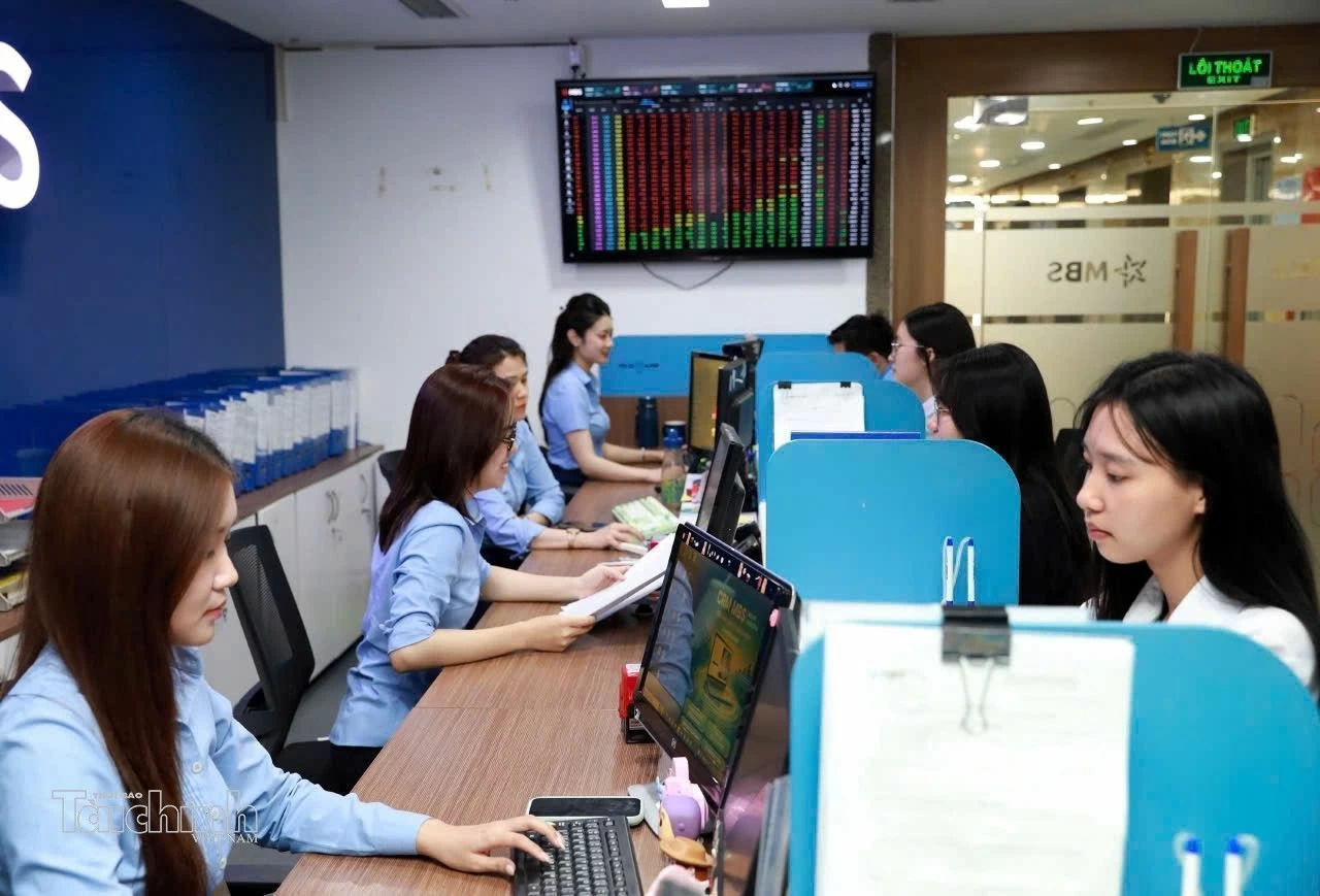 Chứng khoán ngày 5/8: VN-Index giảm nhẹ, khối ngoại nối dài chuỗi mua ròng