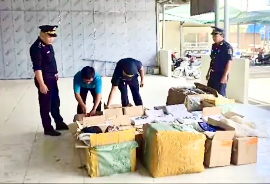 Thu nộp ngân sách hơn 114 tỷ đồng từ xử lý vi phạm về hải quan trong một tháng Nộp ngân sách hơn 114 tỷ đồng từ xử lý vi phạm về hải quan trong một tháng
