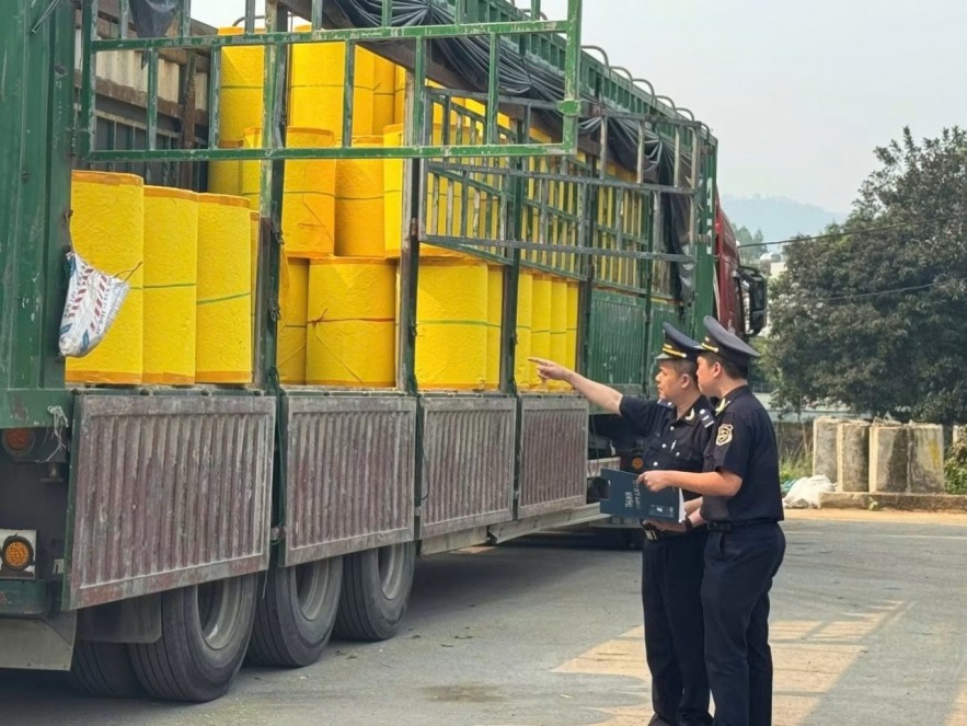 Hàng Việt qua cặp chợ Động Trung - Lý Hỏa sắp được thông quan theo mô hình mới Hàng Việt qua cặp chợ Động Trung - Lý Hỏa sắp được thông quan theo mô hình mới