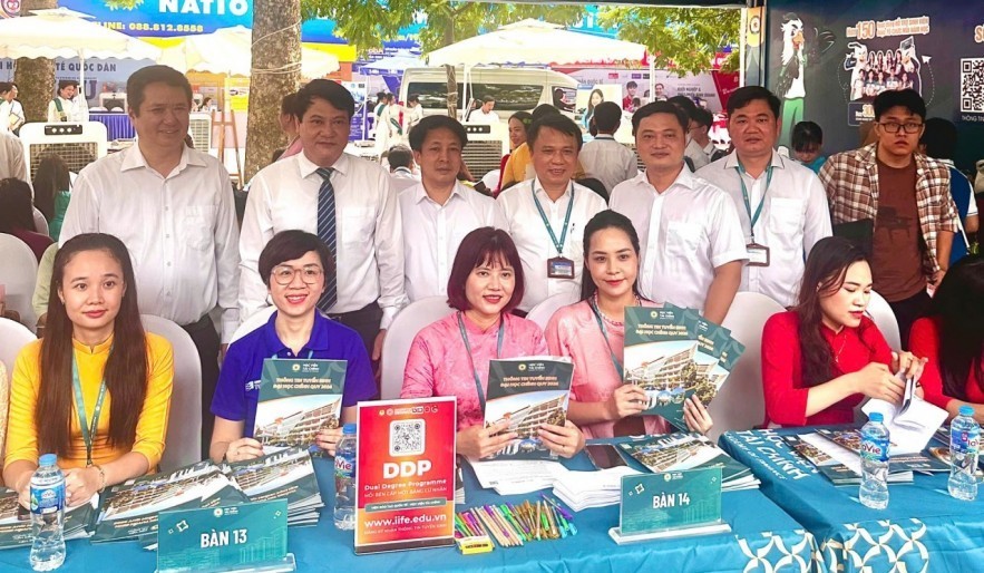 Điểm chuẩn Học viện Tài chính năm 2026 cao nhất 28,07 Điểm chuẩn Học viện Tài chính năm 2026 cao nhất là 28,07 điểm