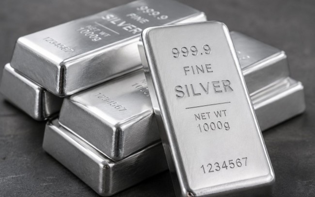 Ngày 10/8: Giá bạc đồng loạt đảo chiều giảm