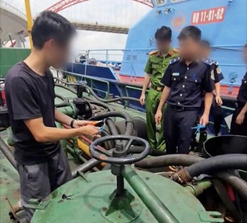 Hải quan bắt giữ lô dầu FO và sơn không rõ nguồn gốc trên vùng biển Hải Phòng