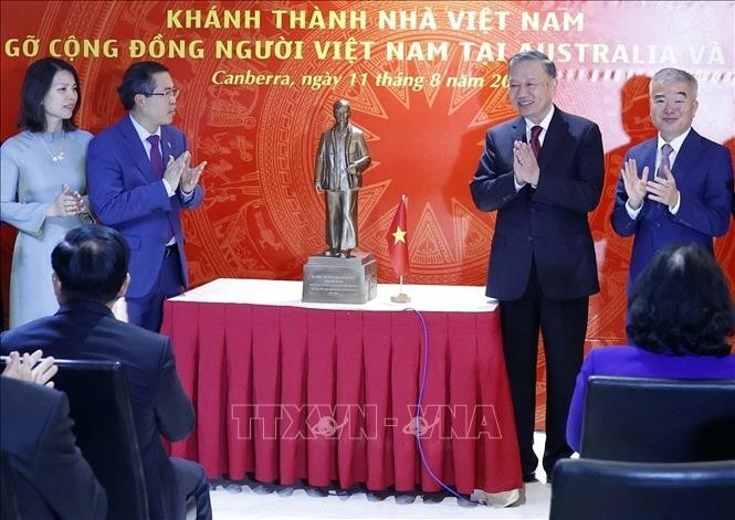 Tổng Bí thư, Chủ tịch nước Tô Lâm dự lễ khánh thành Nhà Việt Nam, gặp gỡ cộng đồng người Việt Tổng Bí thư, Chủ tịch nước Tô Lâm dự lễ khánh thành Nhà Việt Nam, gặp gỡ cộng đồng người Việt