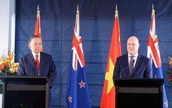 Tổng Bí thư, Chủ tịch nước Tô Lâm và Thủ tướng New Zealand gặp gỡ báo chí, chứng kiến trao các văn kiện hợp tác