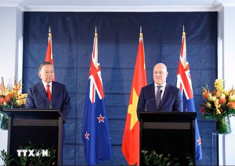 Tổng Bí thư, Chủ tịch nước Tô Lâm và Thủ tướng New Zealand gặp gỡ báo chí và chứng kiến trao các văn kiện hợp tác