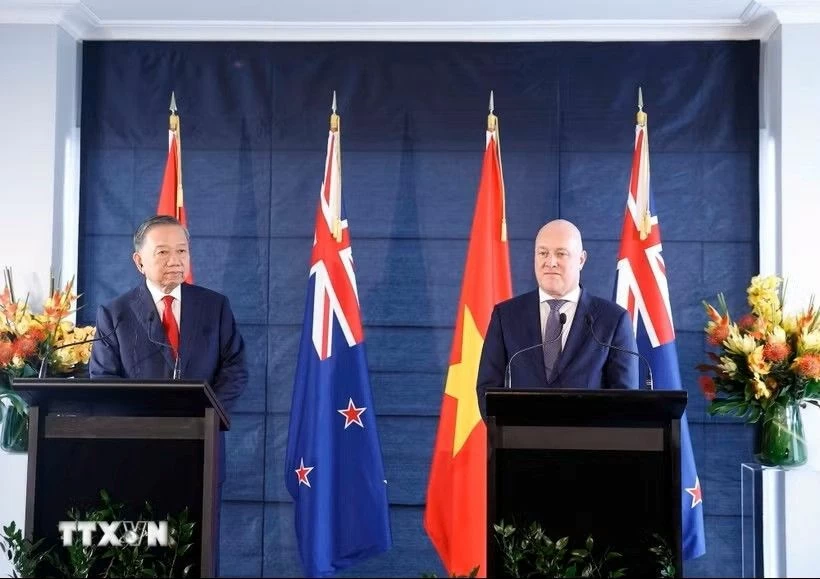 Tổng Bí thư, Chủ tịch nước Tô Lâm và Thủ tướng New Zealand gặp gỡ báo chí và chứng kiến trao các văn kiện hợp tác Tổng Bí thư, Chủ tịch nước Tô Lâm và Thủ tướng New Zealand gặp gỡ báo chí và chứng kiến trao các văn kiện hợp tác