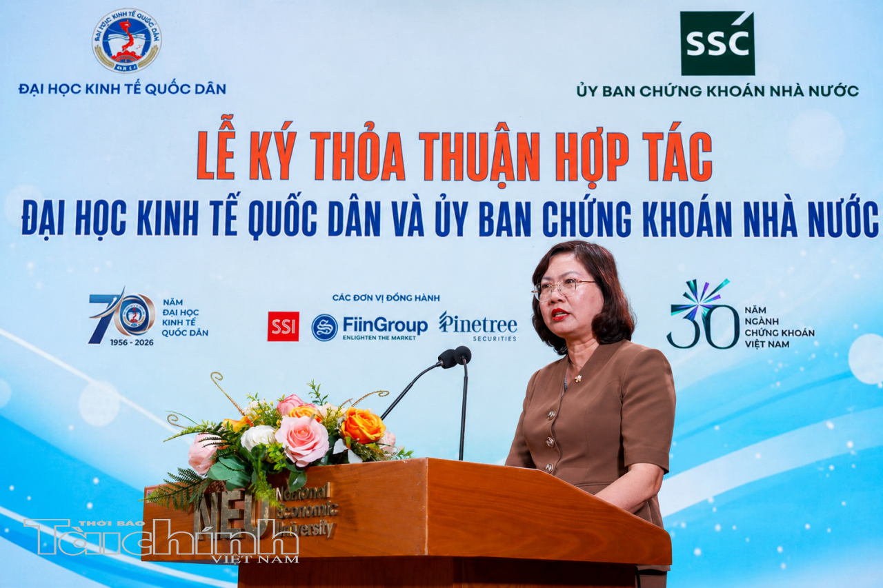 Gắn đào tạo với thực tiễn, phát triển nguồn nhân lực chất lượng cao cho thị trường chứng khoán Gắn đào tạo với thực tiễn, phát triển nguồn nhân lực chất lượng cao cho thị trường chứng khoán