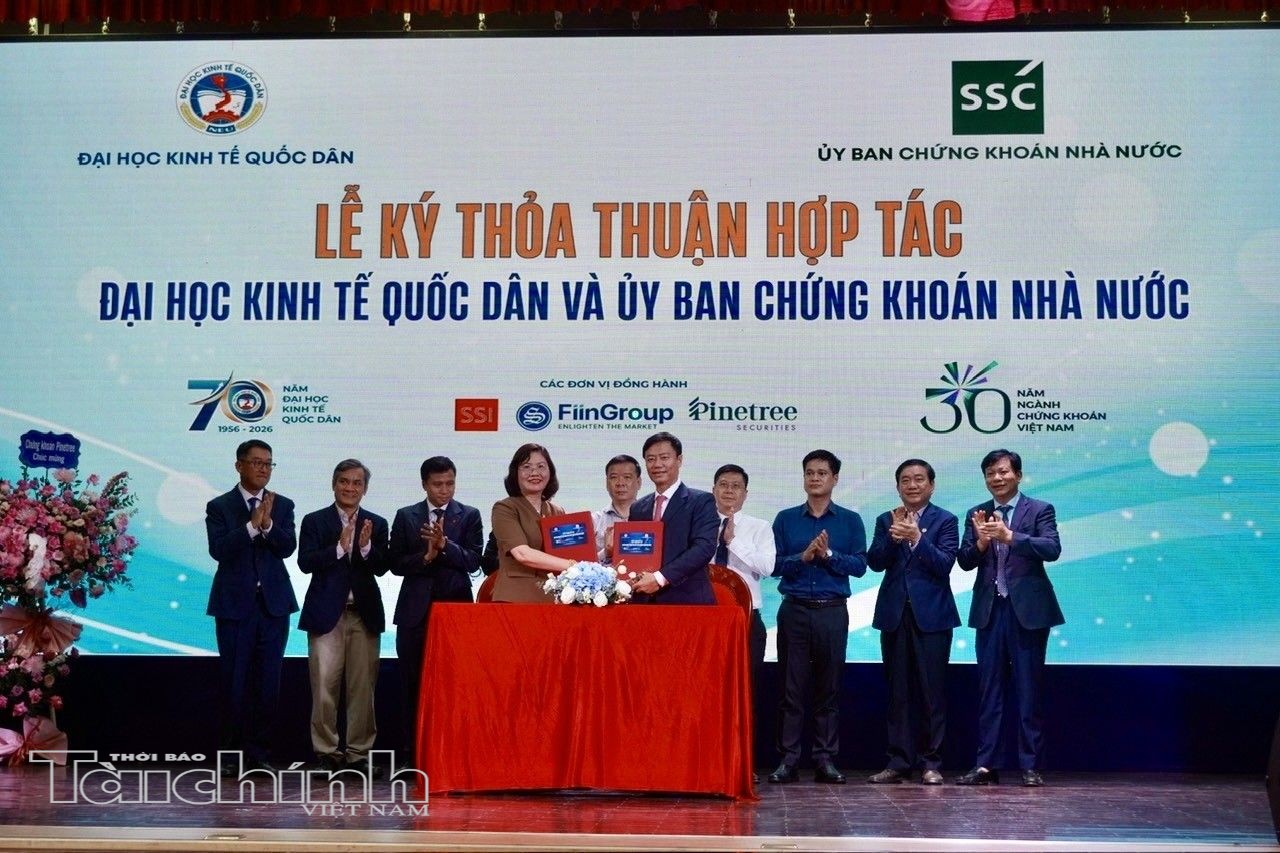 Gắn đào tạo với thực tiễn, phát triển nguồn nhân lực chất lượng cao cho thị trường chứng khoán Gắn đào tạo với thực tiễn, phát triển nguồn nhân lực chất lượng cao cho thị trường chứng khoán