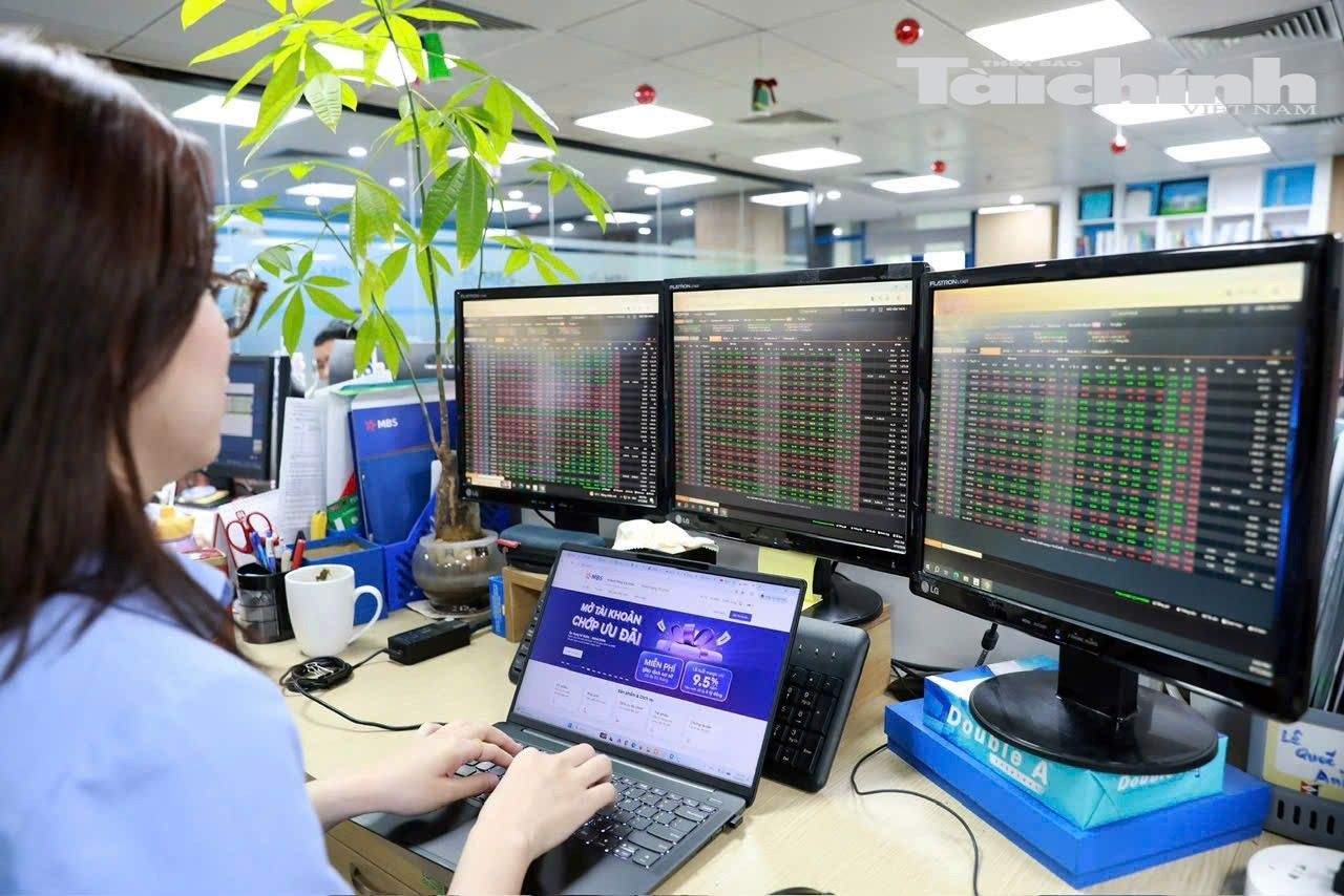 Chứng khoán ngày 14/8: VN-Index giảm mạnh phiên thứ hai liên tiếp