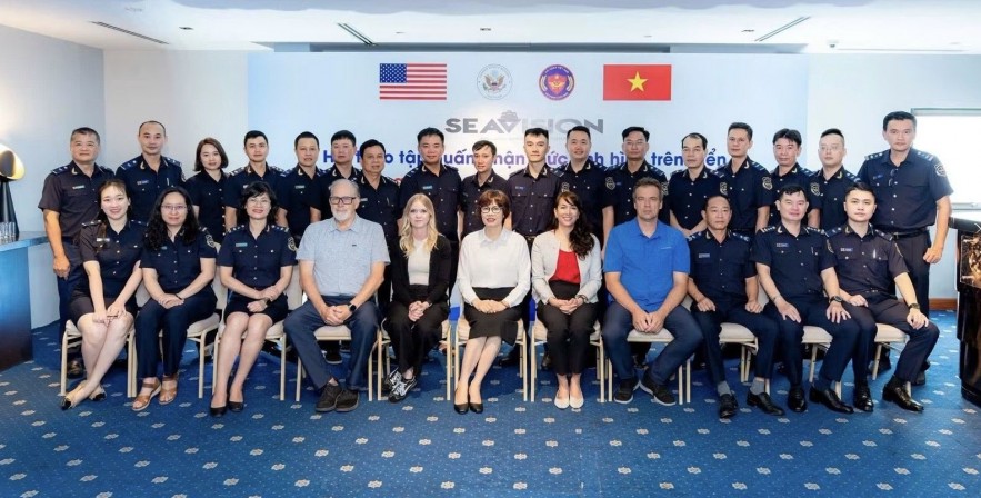 Hải quan tăng cường năng lực giám sát trên biển bằng công nghệ hiện đại Hải quan tăng cường năng lực giám sát trên biển bằng công nghệ hiện đại