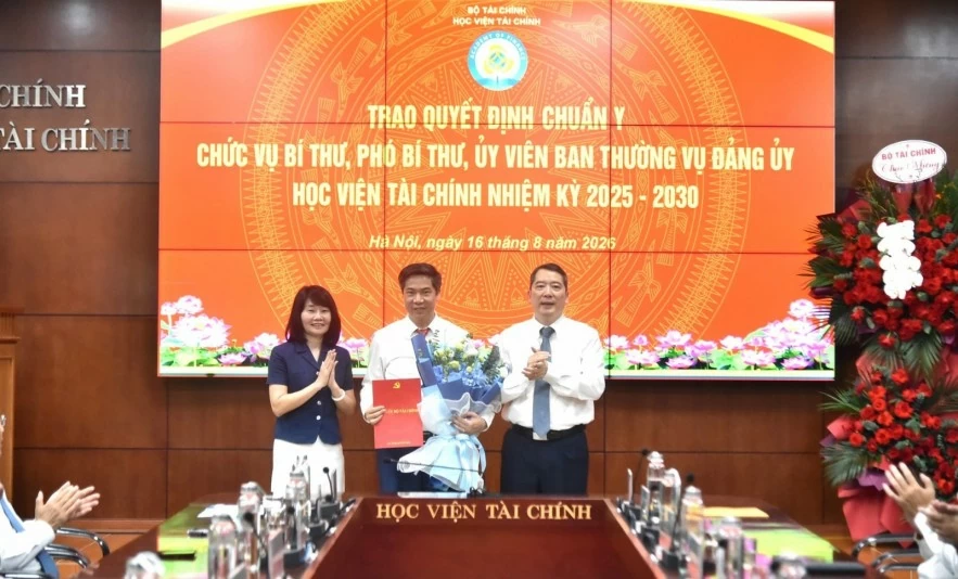 Bộ Tài chính công bố các quyết định về công tác cán bộ tại Học viện Tài chính Bộ Tài chính công bố các quyết định về công tác cán bộ tại Học viện Tài chính